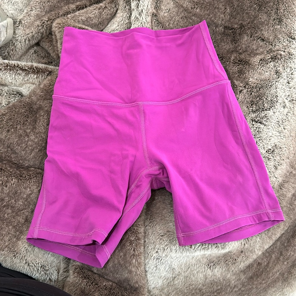 Lulu lemon align shorts size 4 —— 6 inch